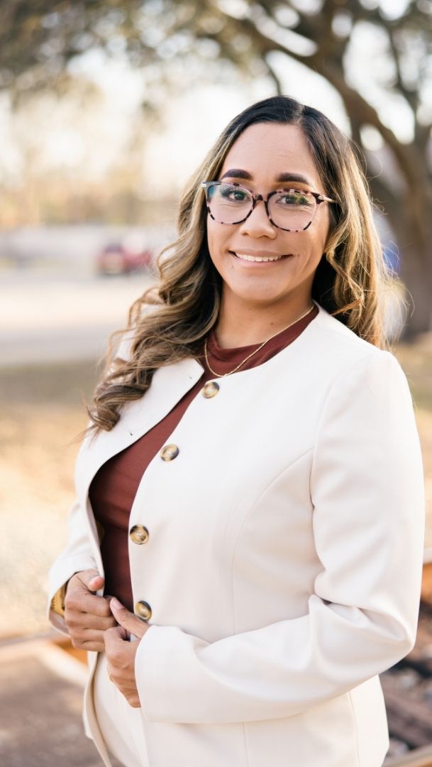 Julia Velazquez, Agent, J4 Heritage Group